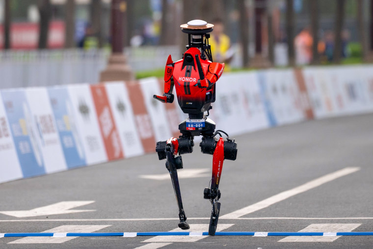 Honor's "Lightning" humanoid robot.