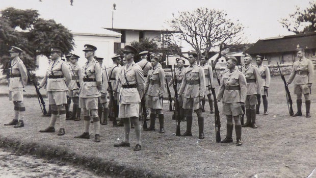 british-troops-in-bermuda-shorts-1940.jpg 