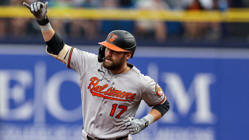 nbc_mlb_2minhl_260816.jpg