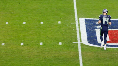 nbc_pft_grassvturf_260811.jpg