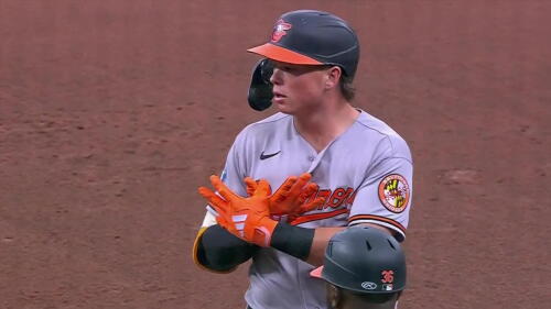 nbc_mlb_hollidayalonsorbis_260816.jpg